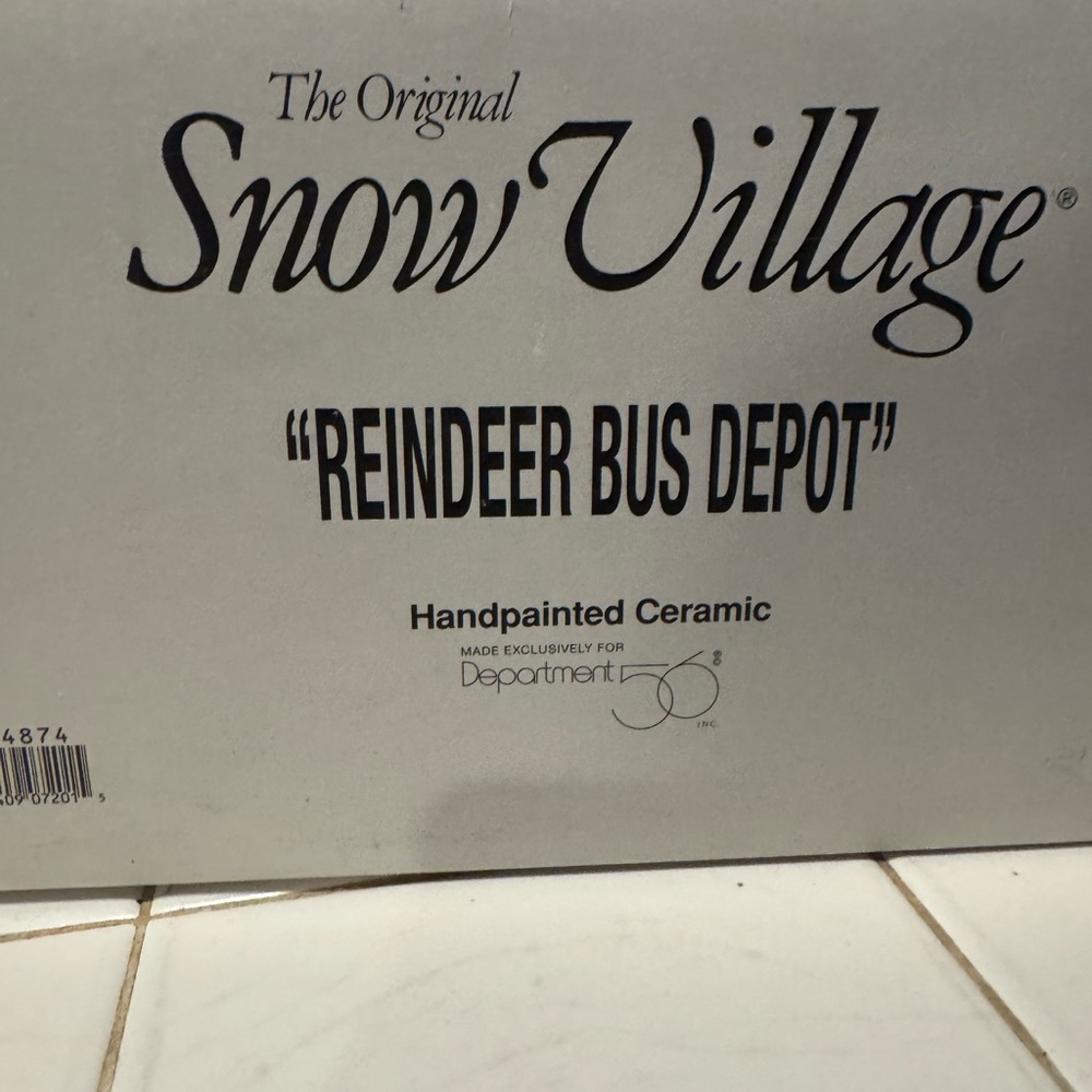 Department 56 Snow Village Reindeer Lines Depot Retired 1996